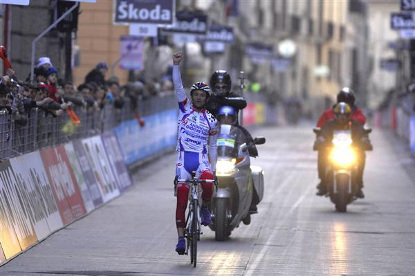 Scarponi wins stage 4